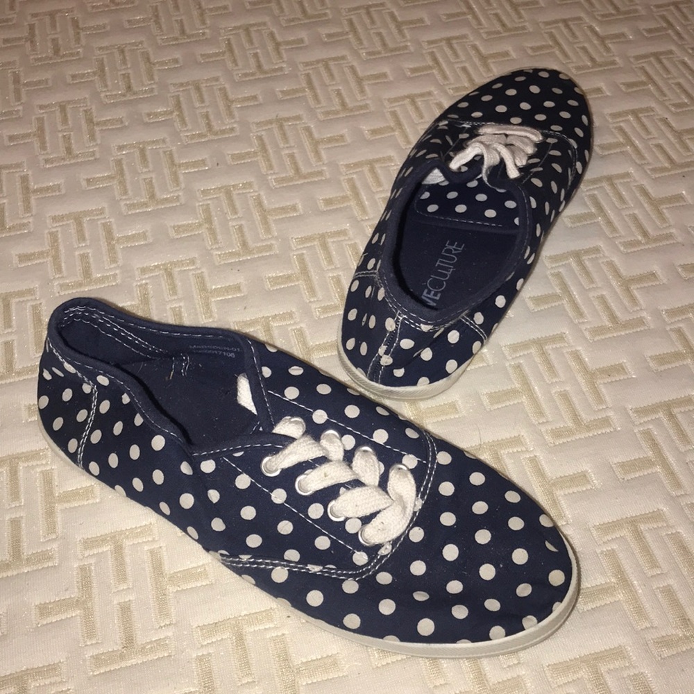 Navy polka dot shoes